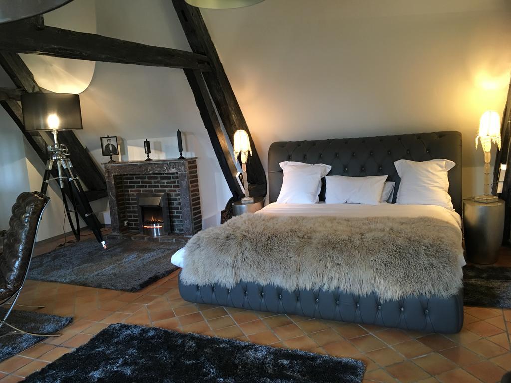 Demeure Des Vieux Bains Bed & Breakfast โพรแว็ง ภายนอก รูปภาพ