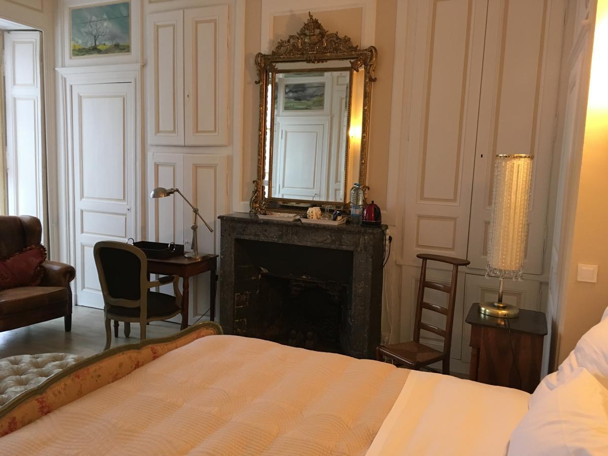 Demeure Des Vieux Bains Bed & Breakfast โพรแว็ง ภายนอก รูปภาพ